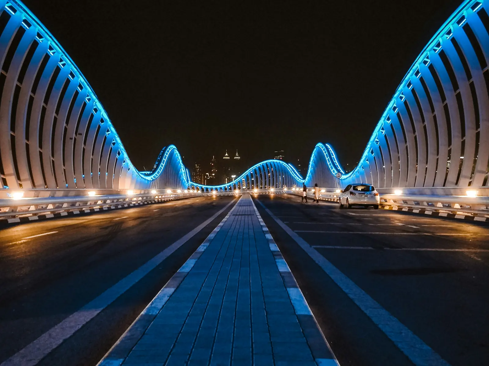 Visuel d'ambiance — Pont de Meydan illuminé